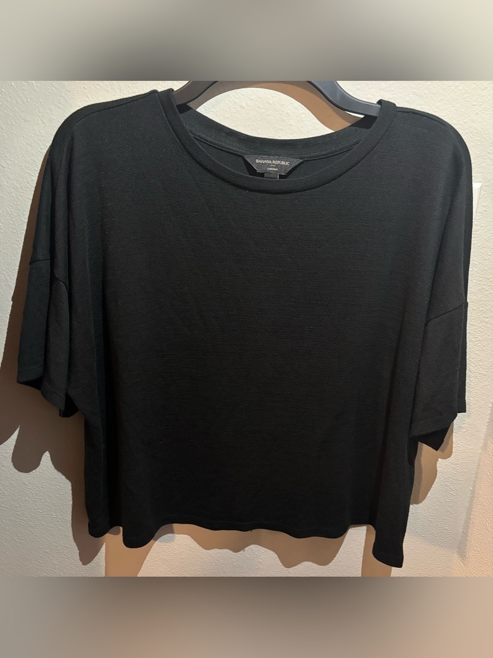 Banana Republic women Black Short-Sleeve cropped Crewneck Tee